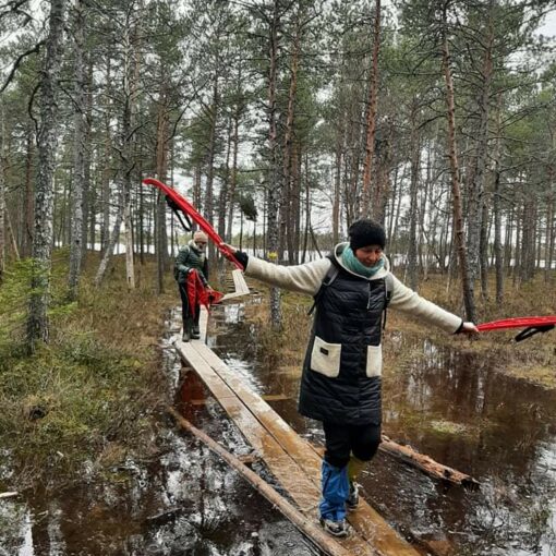 Kuvassa on Pille Maffucci, joka opettaa viroa Narvan Eesti Keele Majassa.