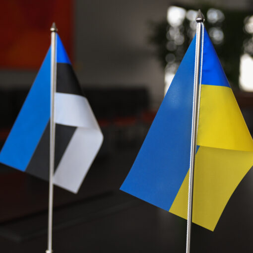 Kuvassa ovat Viron ja Ukrainan pöytäliput.