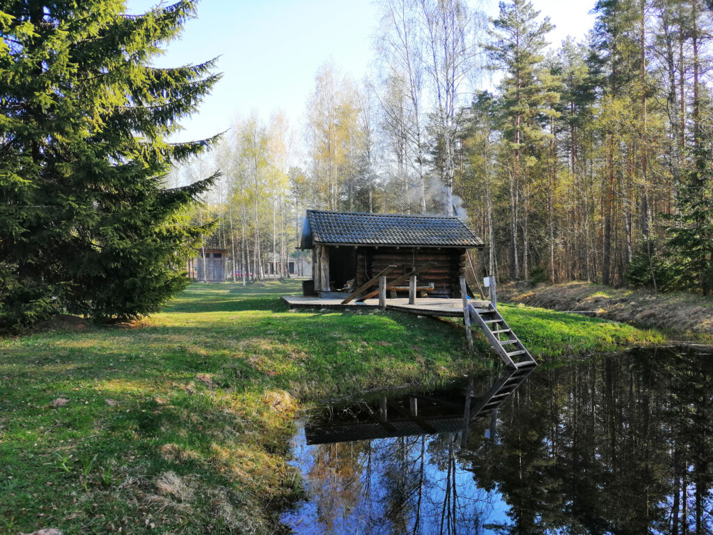 Kuvassa on sauna Kauksin lomakylässä Viron Peipsijärven rannalla.
